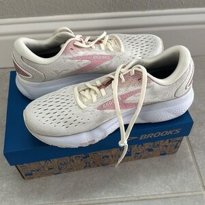 LIKE NEW Brooks Ghost 16